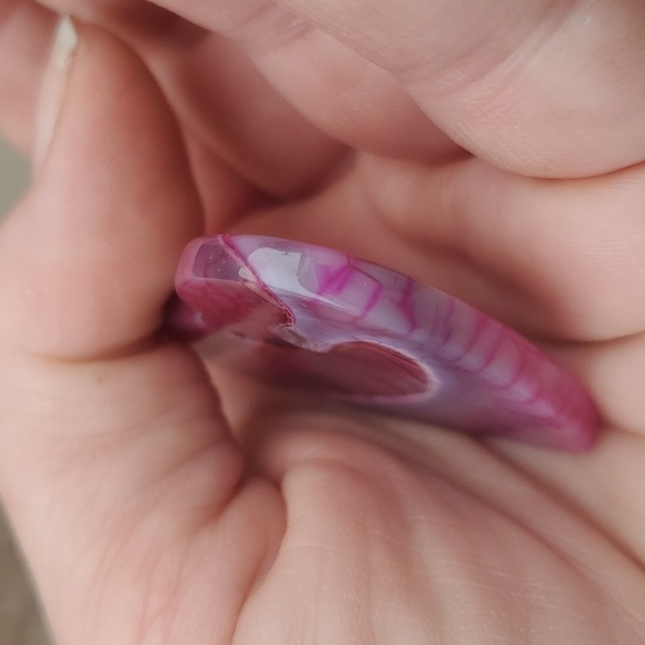 New Dragon Veins Agate Carved Heart Shaped Pendant. - Picture 4 of 6